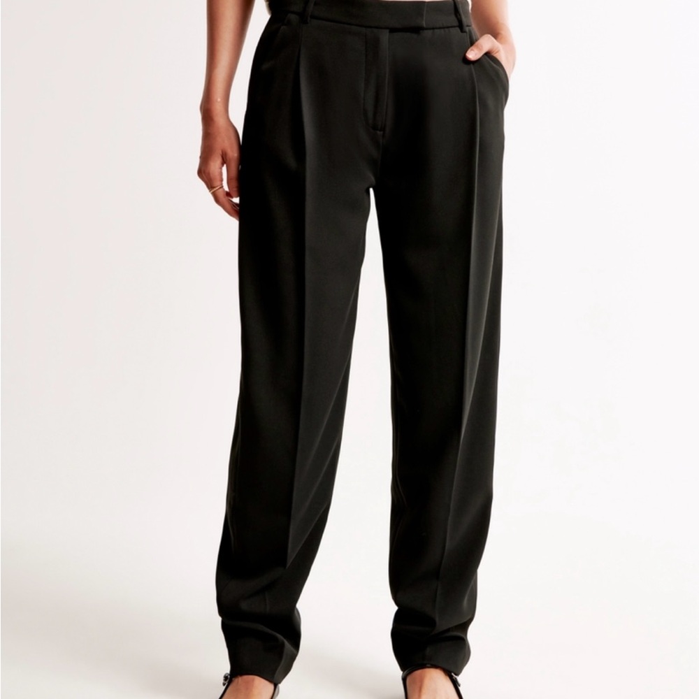 Abercrombie and Fitch low rise, taper pant